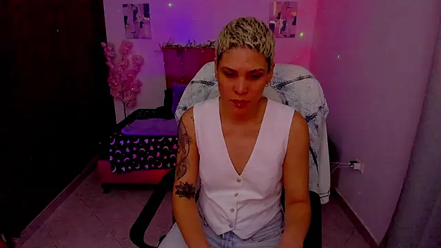 Snapshot of Charlee_pink chatting on October 7, 1:14 am Charlee pink online show from October 7, 1:14 am