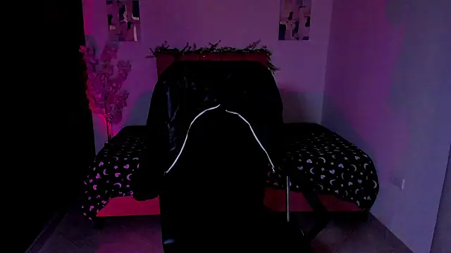 Snapshot of Charlee_pink chatting on October 8, 12:47 pm Charlee pink online show from October 8, 12:47 pm