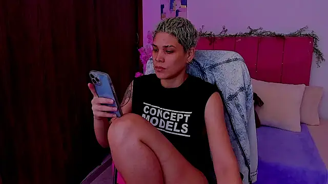 Snapshot of Charlee_pink chatting on October 17, 7:16 pm Charlee pink online show from October 17, 7:16 pm
