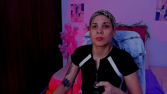 Snapshot of Charlee_pink chatting on October 18, 11:05 pm Charlee pink online show from October 18, 11:05 pm