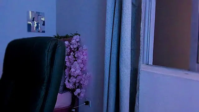 Charlee pink online show from December 15, 7:01 am