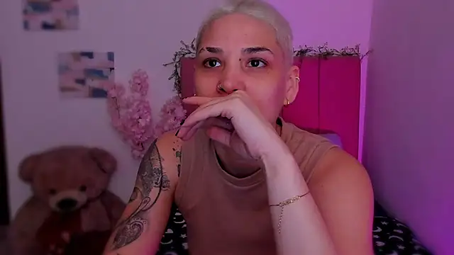 Charlee pink online show from February 18, 9:00 pm