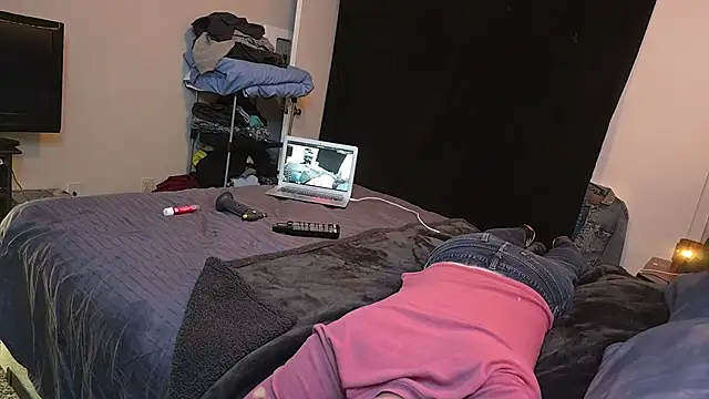 ChillzPnp online show from December 14, 9:30 pm