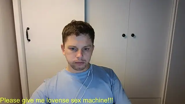 Snapshot of BigL0ve chatting on June 20, 1:36 pm BigL0ve online show from June 20, 1:36 pm