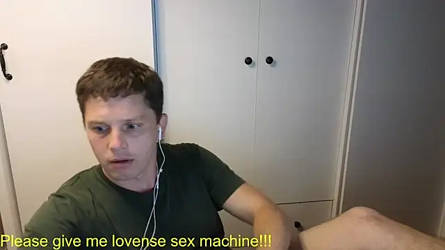 Snapshot of BigL0ve chatting on July 6, 12:35 pm BigL0ve online show from July 6, 12:35 pm