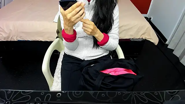 Abrillee1 online show from January 4, 7:02 pm