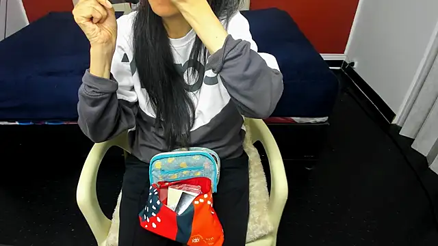 Abrillee1 online show from January 14, 7:32 pm