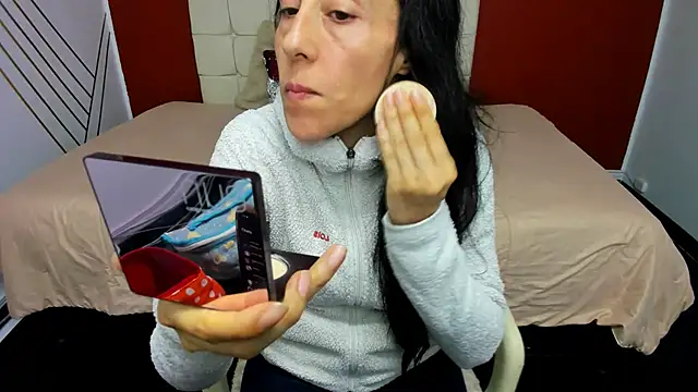 Abrillee1 online show from February 17, 7:42 pm