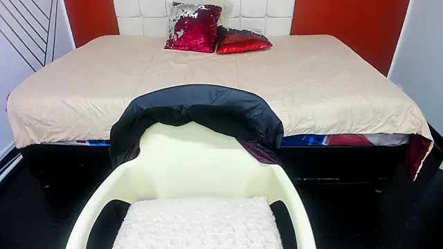 Abrillee1 online show from February 18, 7:41 pm