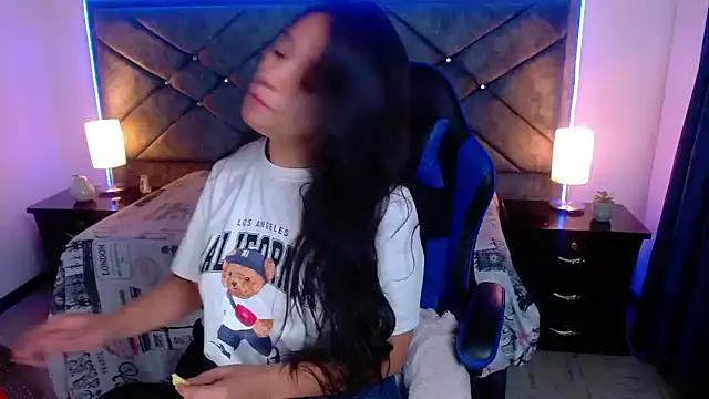 Julietacollins06 online show from December 2, 1:17 pm