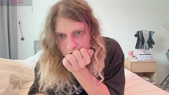 Alice Pinkhead online show from November 14, 6:23 am