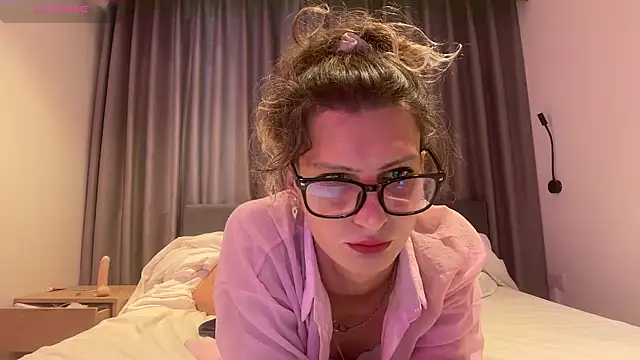 Snapshot of Alice_Pinkhead chatting on January 8, 7:21 am Alice Pinkhead online show from January 8, 7:21 am