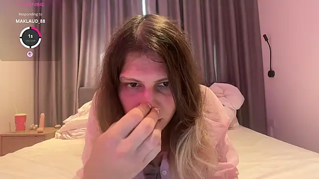 Snapshot of Alice_Pinkhead chatting on January 10, 7:54 am Alice Pinkhead online show from January 10, 7:54 am