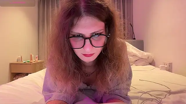 Snapshot of Alice_Pinkhead chatting on June 12, 10:03 am Alice Pinkhead online show from June 12, 10:03 am
