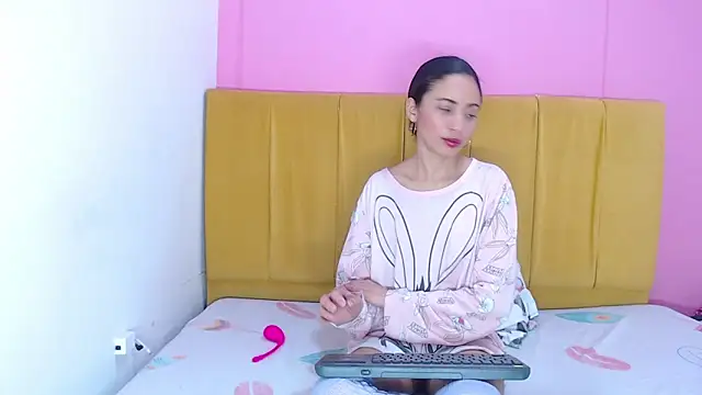 angelinabrookcm101 online show from December 7, 8:49 pm