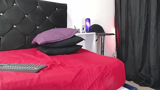 Snapshot of louis_bcasta1 chatting on February 2, 2:24 pm louis bcasta1 online show from February 2, 2:24 pm