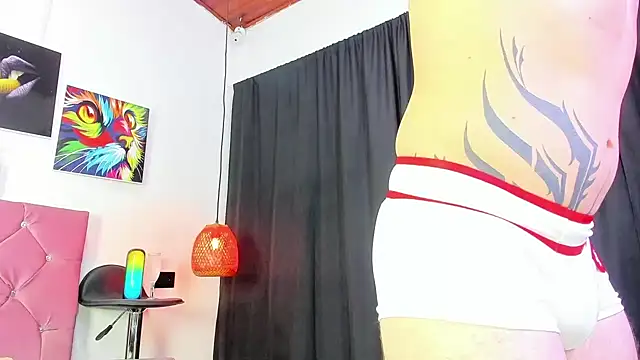 Snapshot of louis_bcasta1 chatting on February 19, 11:06 am louis bcasta1 online show from February 19, 11:06 am