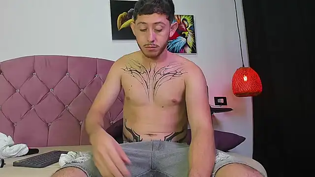 Snapshot of louis_bcasta1 chatting on March 6, 11:03 am louis bcasta1 online show from March 6, 11:03 am