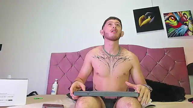 Snapshot of louis_bcasta1 chatting on March 17, 11:00 am louis bcasta1 online show from March 17, 11:00 am