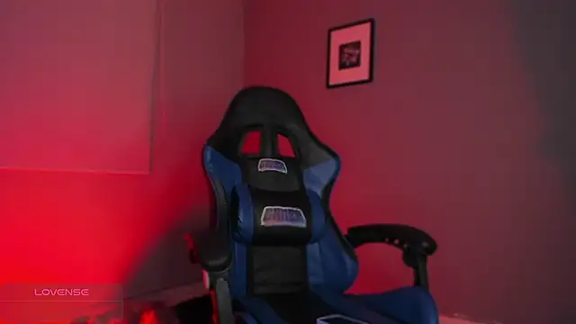 Snapshot of adamjackson_ chatting on September 19, 2:13 am adamjackson online show from September 19, 2:13 am