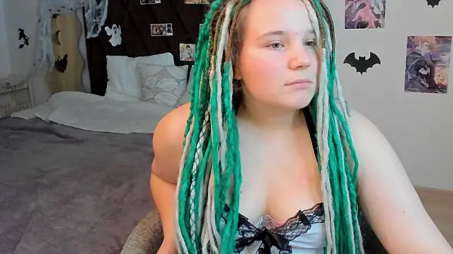 GloriaHylivi online show from December 3, 6:28 pm