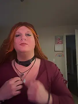 Snapshot of EmberLee chatting on February 18, 11:30 pm EmberLee online show from February 18, 11:30 pm