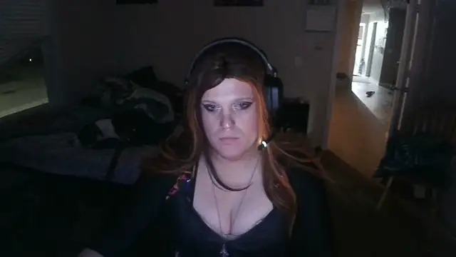 Snapshot of EmberLee chatting on March 15, 3:40 am EmberLee online show from March 15, 3:40 am