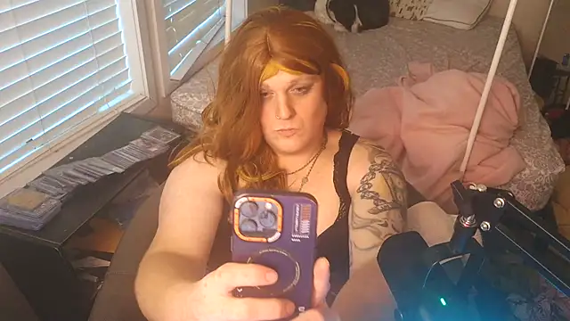 Snapshot of EmberLee chatting on December 5, 12:58 pm EmberLee online show from December 5, 12:58 pm