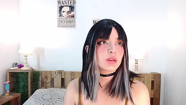 EvaHalsey online show from December 10, 7:43 pm