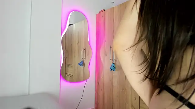 Snapshot of abbyquinn__ chatting on February 22, 3:40 am abbyquinn online show from February 22, 3:40 am