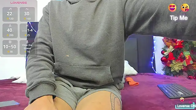 Snapshot of nakedfoam1 chatting on December 4, 4:54 am nakedfoam1 online show from December 4, 4:54 am