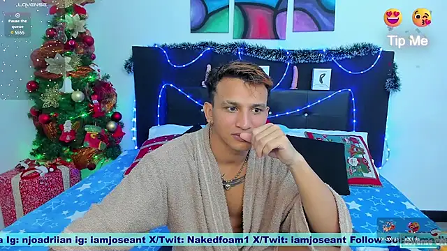 Snapshot of nakedfoam1 chatting on December 27, 1:22 am nakedfoam1 online show from December 27, 1:22 am
