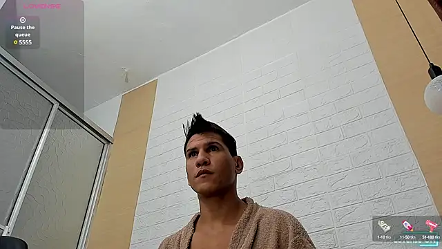 Snapshot of nakedfoam1 chatting on February 23, 1:46 am nakedfoam1 online show from February 23, 1:46 am