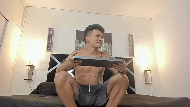 nakedfoam1 online show from November 26, 3:18 am