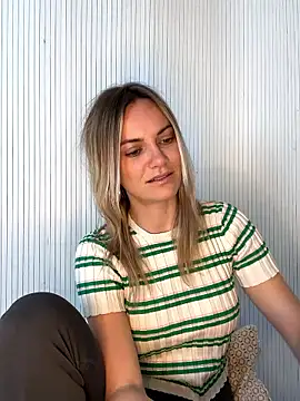 Snapshot of Milla__one chatting on April 22, 9:11 am Milla one online show from April 22, 9:11 am