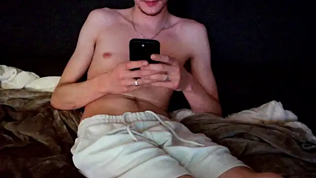 Snapshot of ElViko11 chatting on January 12, 11:04 pm ElViko11 online show from January 12, 11:04 pm