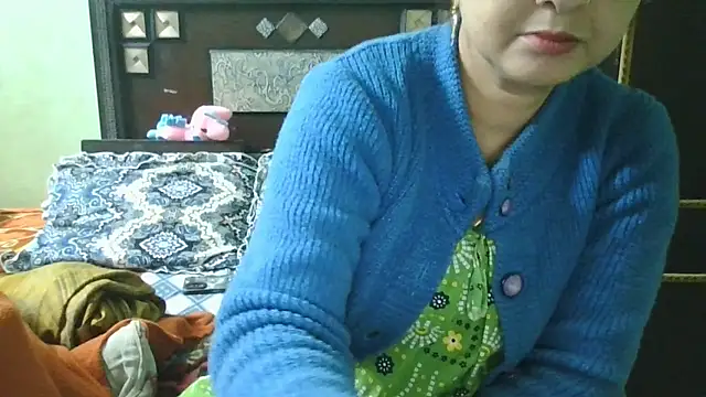 Snapshot of couplesuni chatting on January 13, 9:36 am couplesuni online show from January 13, 9:36 am