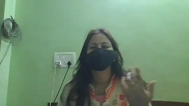 Snapshot of couplesuni chatting on February 5, 3:44 am couplesuni online show from February 5, 3:44 am