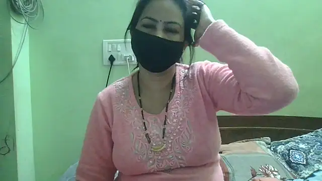 Snapshot of couplesuni chatting on February 13, 3:35 am couplesuni online show from February 13, 3:35 am