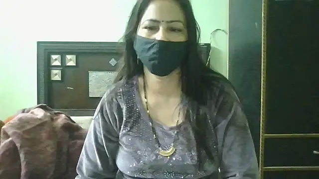 Snapshot of couplesuni chatting on February 18, 3:13 am couplesuni online show from February 18, 3:13 am