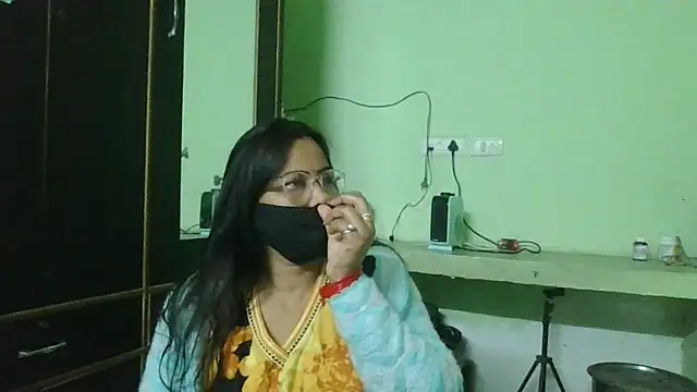 Snapshot of couplesuni chatting on February 20, 4:53 am couplesuni online show from February 20, 4:53 am