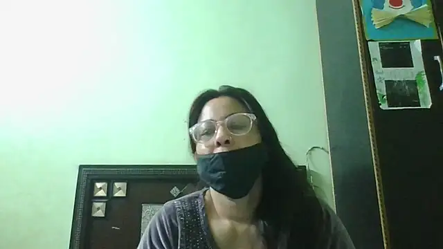 Snapshot of couplesuni chatting on February 23, 3:59 am couplesuni online show from February 23, 3:59 am