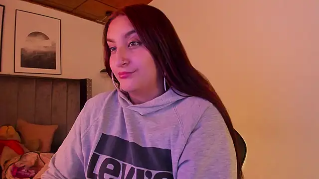 Snapshot of Alaia_Cute chatting on December 4, 4:10 am Alaia Cute online show from December 4, 4:10 am