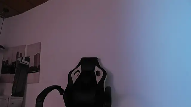 Snapshot of Alaia_Cute chatting on December 7, 12:52 am Alaia Cute online show from December 7, 12:52 am