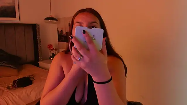 Snapshot of Alaia_Cute chatting on December 12, 1:10 am Alaia Cute online show from December 12, 1:10 am