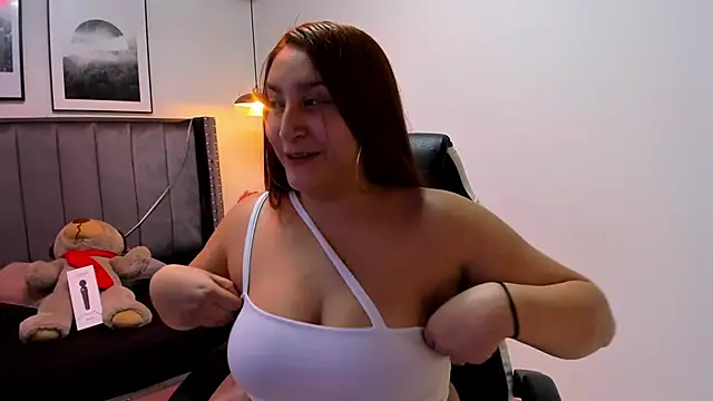 Snapshot of Alaia_Cute chatting on January 20, 3:15 am Alaia Cute online show from January 20, 3:15 am