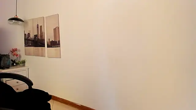 Snapshot of Alaia_Cute chatting on March 11, 2:43 am Alaia Cute online show from March 11, 2:43 am
