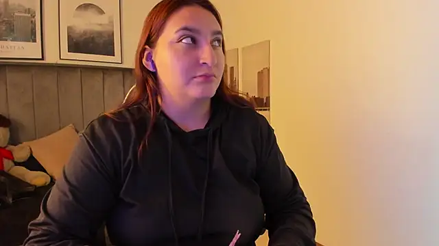 Snapshot of Alaia_Cute chatting on March 22, 2:27 am Alaia Cute online show from March 22, 2:27 am