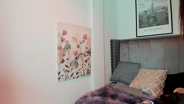 Snapshot of Alaia_Cute chatting on October 15, 4:01 am Alaia Cute online show from October 15, 4:01 am