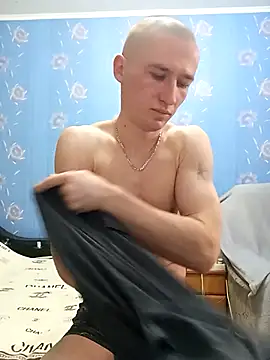 serhii19791 online show from February 27, 3:04 am